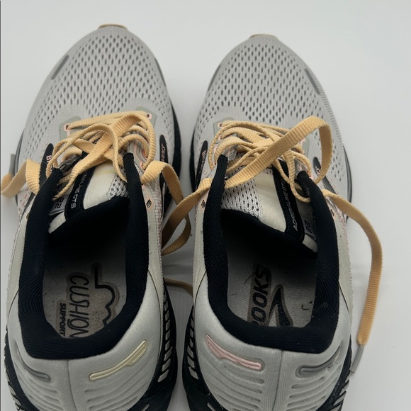 Brooks Women’s Adrenaline GTS 22 Black Gray Athletic Gym Sports Shoes Size 8 - Picture 8 of 10